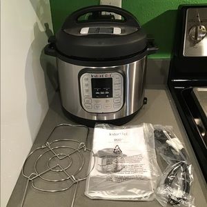 Instant Pot-6 Qt Duo 7-in-1 Pressure Cooker silver